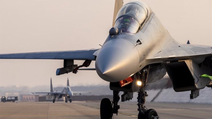 Chinese PLA Air Force J-16 Heavyweight Fighters