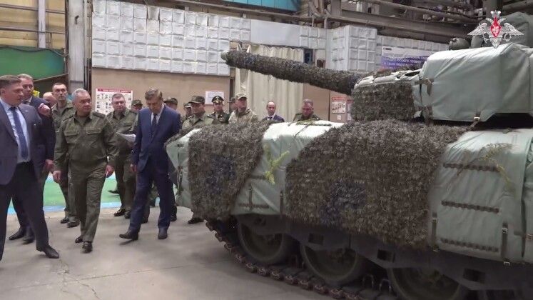 Sergey Shoigu inspects a defense enterprises in Omsk