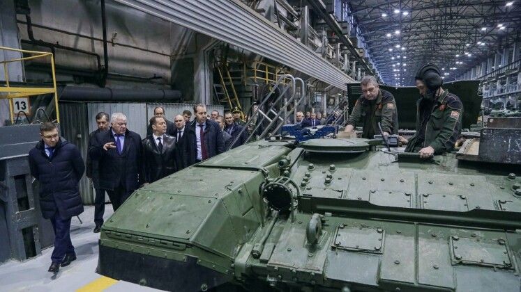 Dmitry Medvedev visits Uralvagonzavod Facility Producing T-90Ms