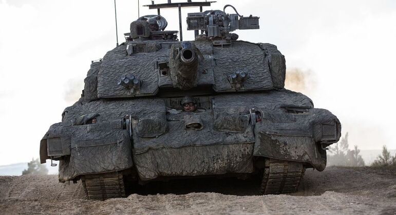 British Challenger 2 Tank