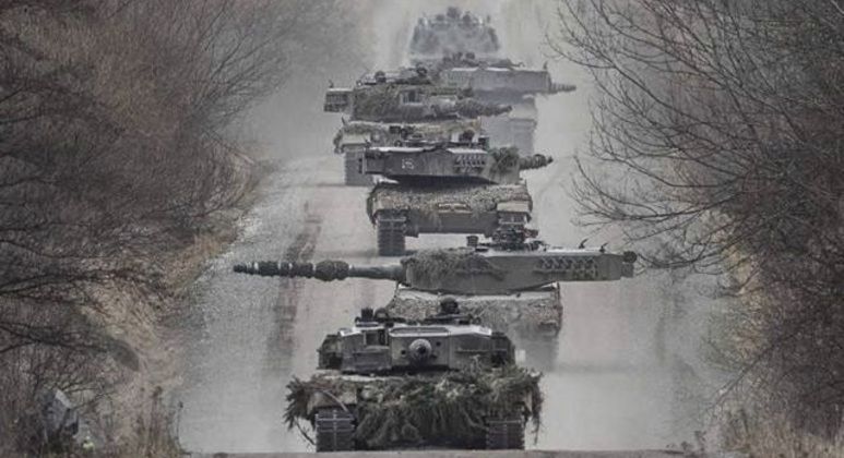 Leopard II Tanks
