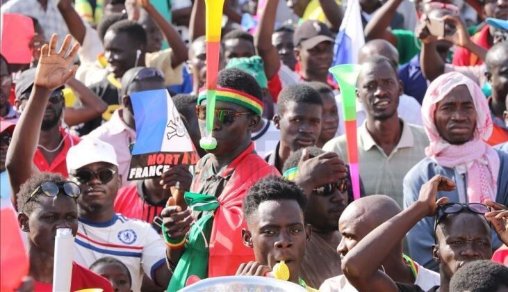 Malians Rally with 'Death to France and Allies' Placards and Russian Flags