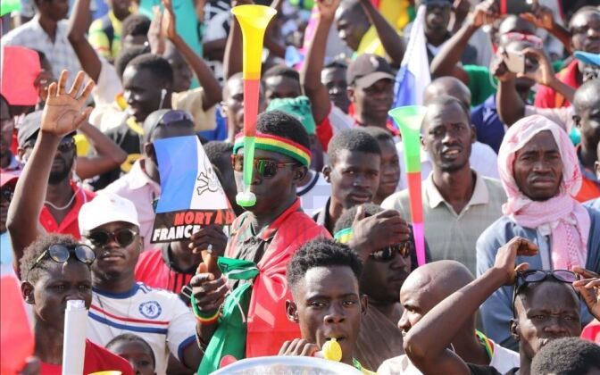 Malians Rally with 'Death to France and Allies' Placards and Russian Flags