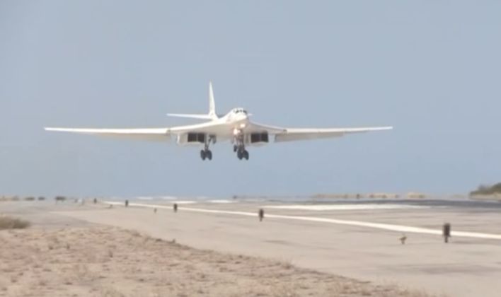 Tu-160 Bomber Lands in Venezuela in December 2018