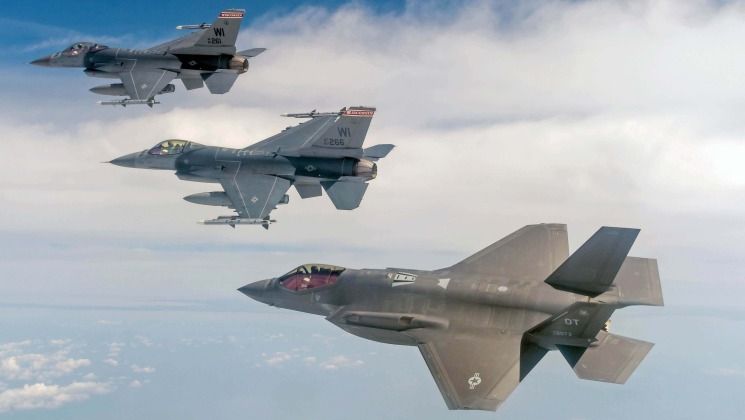 F-16s and F-35 in Formation (USAF/Scott Wolf)