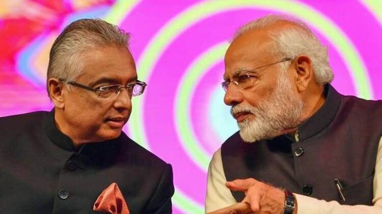 Prime Ministers Pravind Jugnauth (left) and Narendra Modi