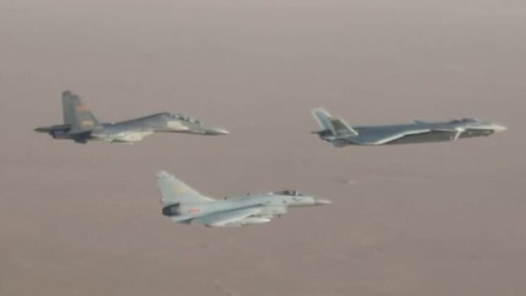 J-20 Leads J-10C and J-16 in Formation 