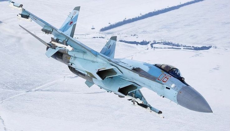 Su-35 Heavyweight Fighter