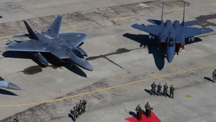 F-22 (left) and F-15 Heavyweight Fighters