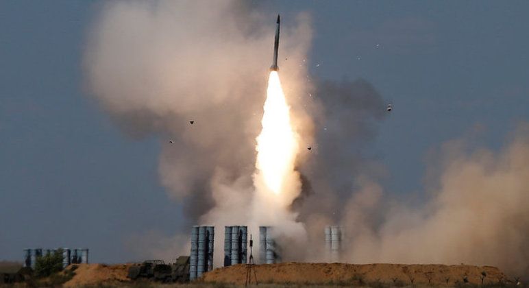 S-300 Missile Batteries Repel Simulated Attack