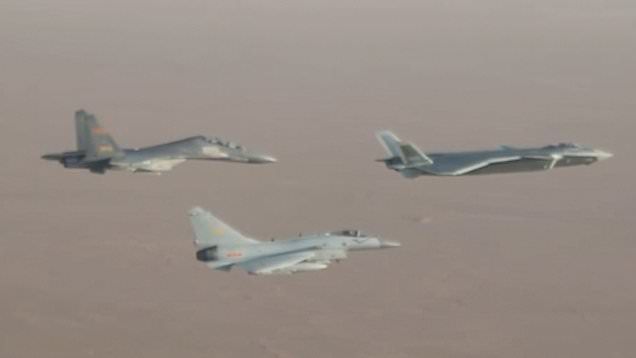 Chinese J-10C and J-16 Follow J-20 in Formation 