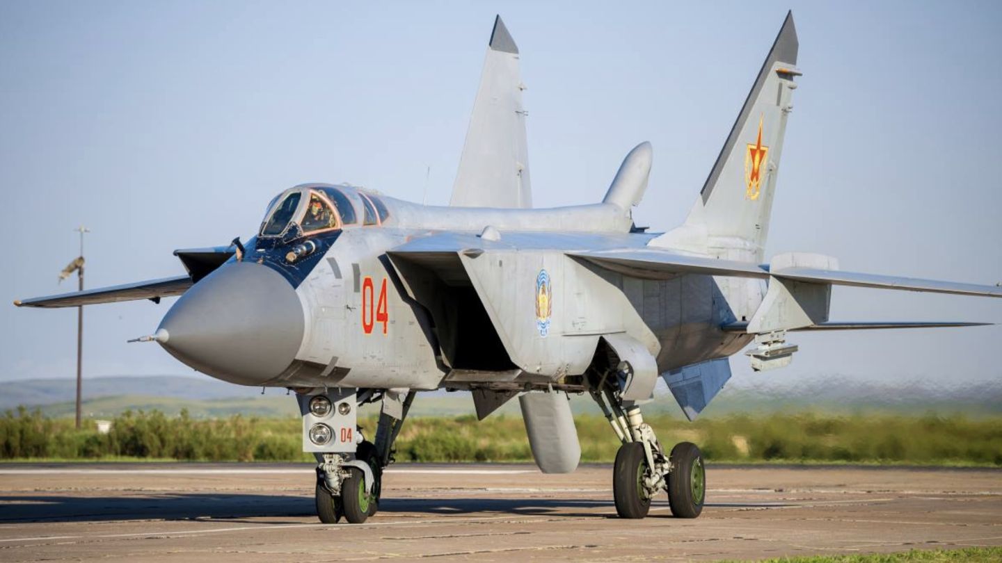MiG-31 Foxhound Interceptor