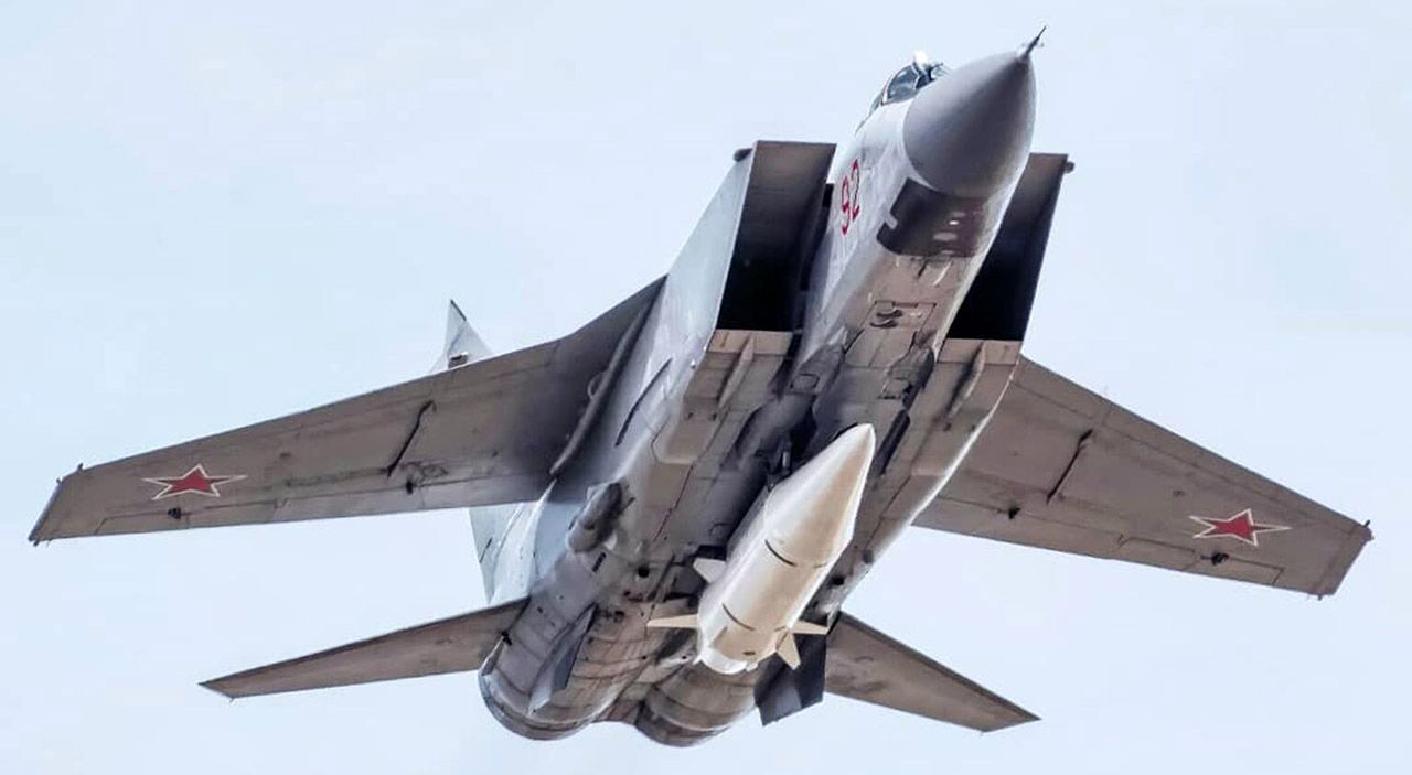 MiG-31K Foxhound with Kh-47M2 Hypersonic Ballistic Missile