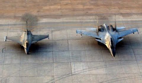 Su-30MKI (right) and Rafale Fighters