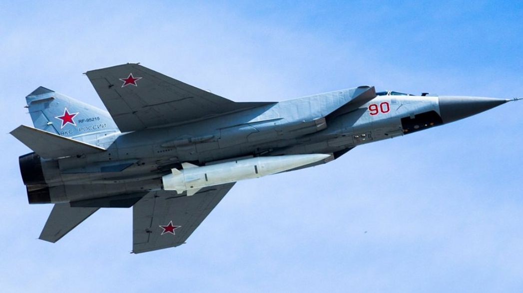 Kh-47M2 Hypersonic Missile Carried By MiG-31K Foxhound 