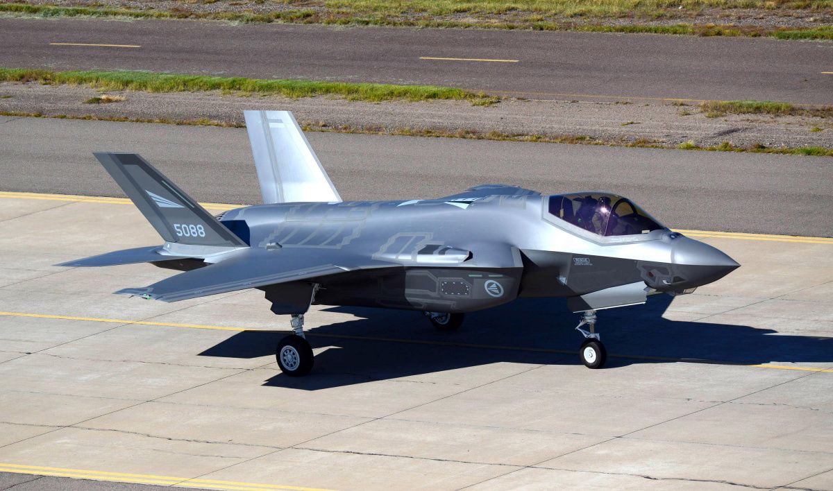 F-35 with Luneberg Reflectors