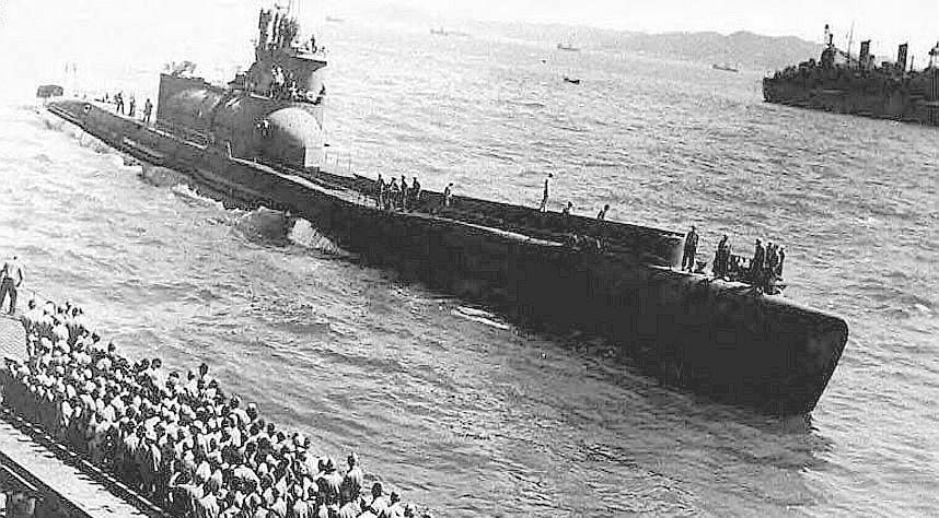 Japanese I-400 Submersible Aircraft Carrier 