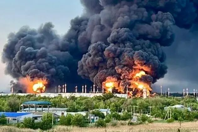 Fuel Tanks Ablaze After Ukrainian Strike on Engels-2