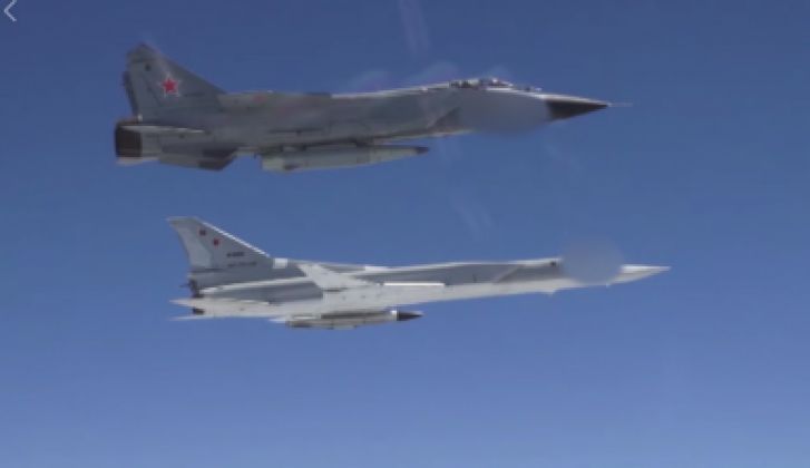 MiG-31K and Tu-22M with Kh-47M2 Hypersonic Ballistic Missiles