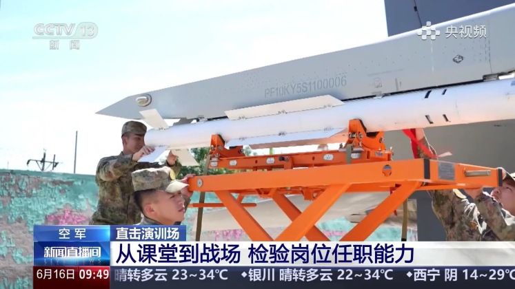 Ground Crews Train in Missile Integration Onto J-11A Fighters