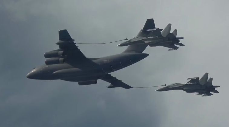 YY-20 Provides Aerial Refuelling Support
