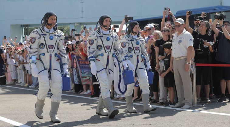 Crew Members NASA Astronaut Anil Menon, and Roscosmos Cosmonauts Pyotr Dubrov and Anna Kikin