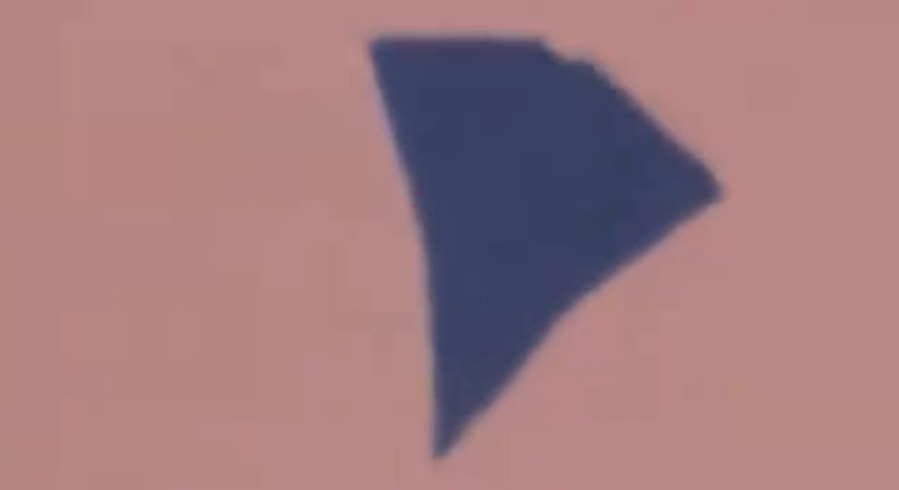 China’s Sixth Generation Fighter Dives Vertically