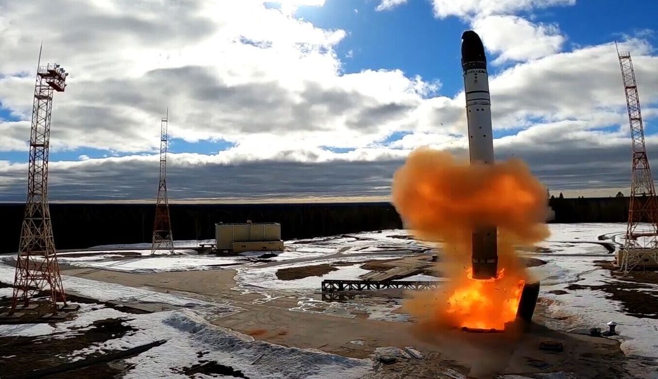 Russian Sarmat ICBM Launch - Each Can Carry 12 Hypersonic Glide Vehicles