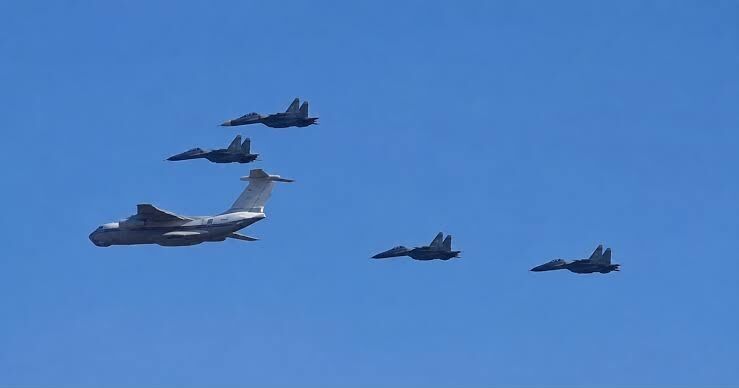 Algerian Air Force Su-30MKA Fighters and Il-78 Over Niamey