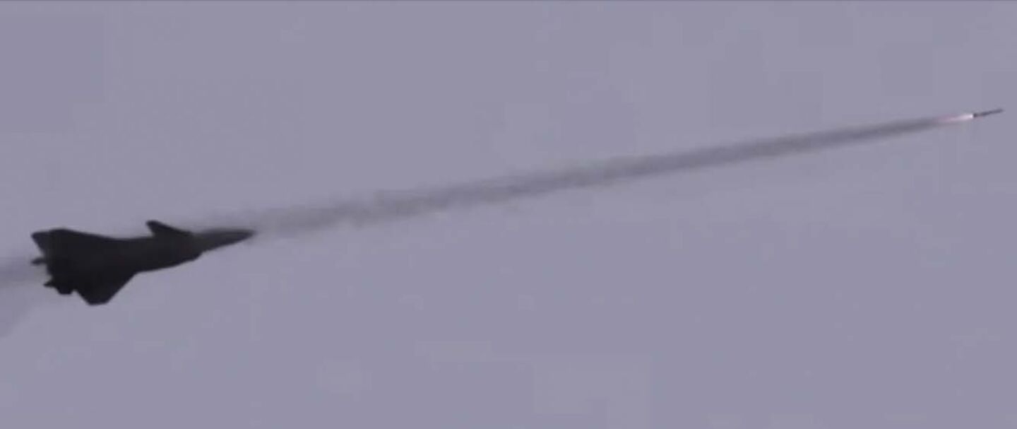 First Open Source Image of a J-20 Firing a PL-10 Missile