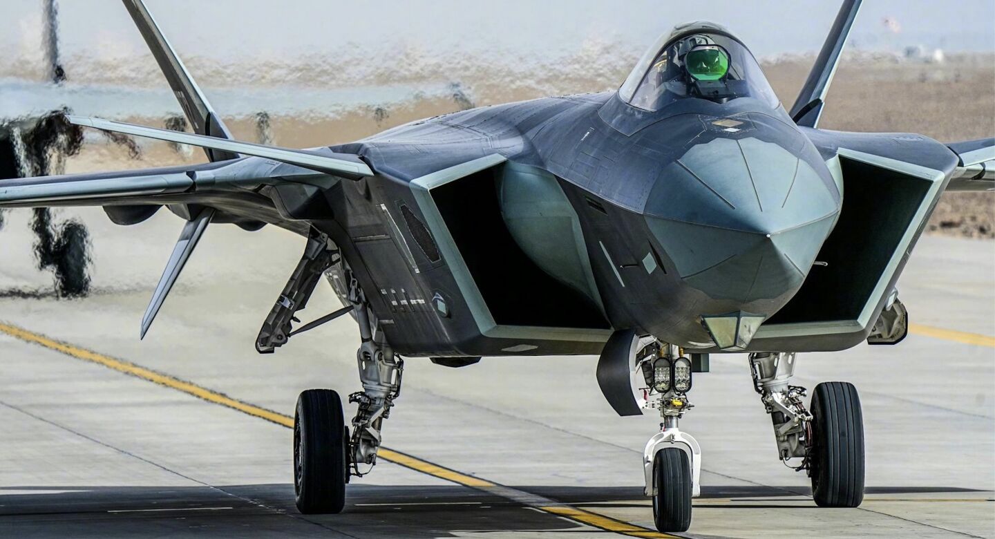 Chinese J-20 Fifth Generation Fighter