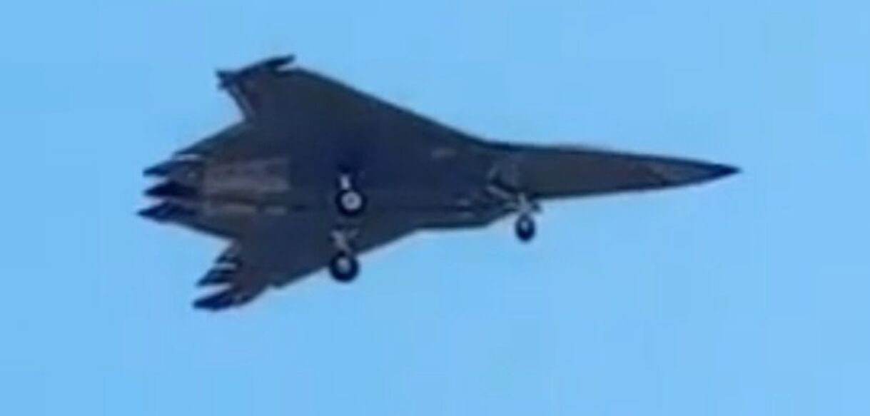Shenyang Sixth Generation Fighter in Flight Testing with Radar