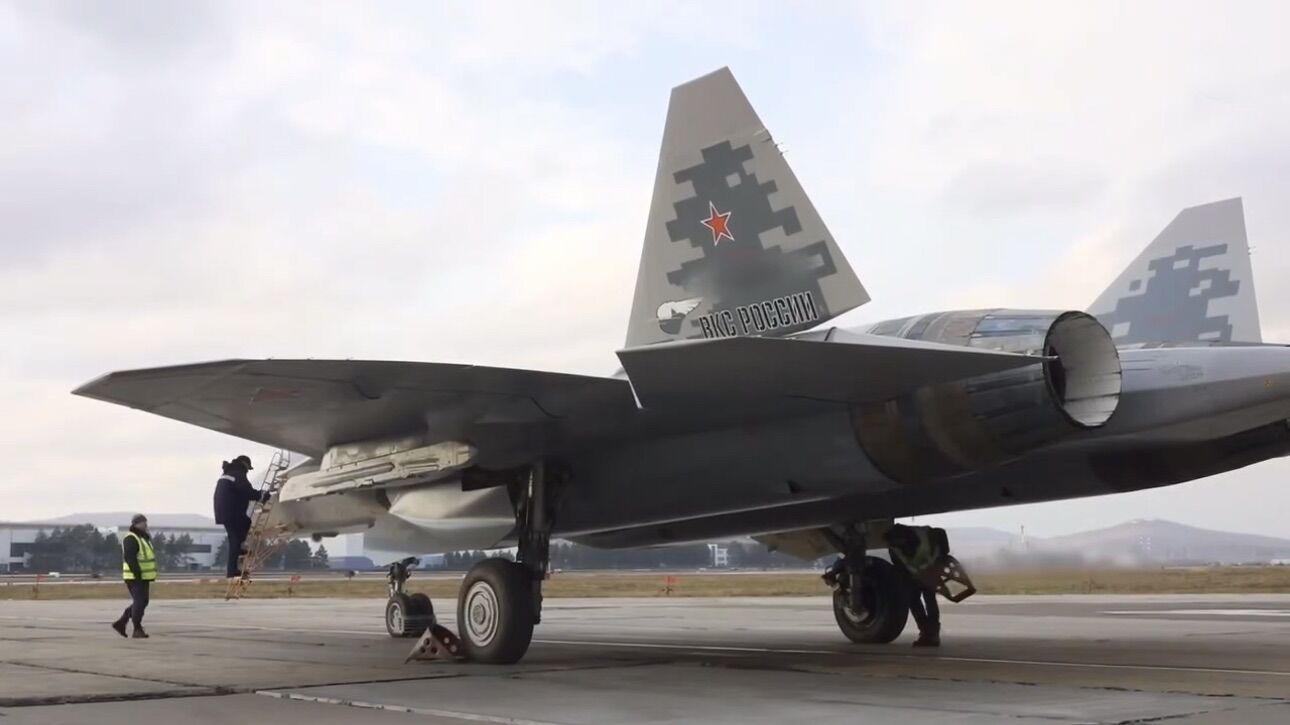 2024년 11월 러시아 항공우주군에 인도된 Su-57 전투기