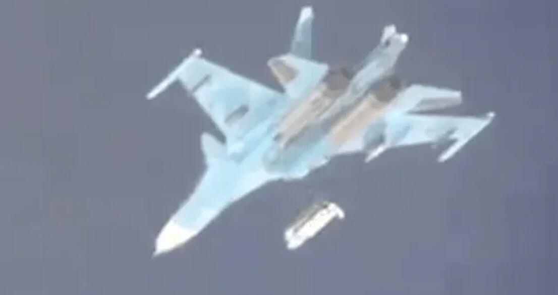 Gliding FAB-3000 Launched by Su-34