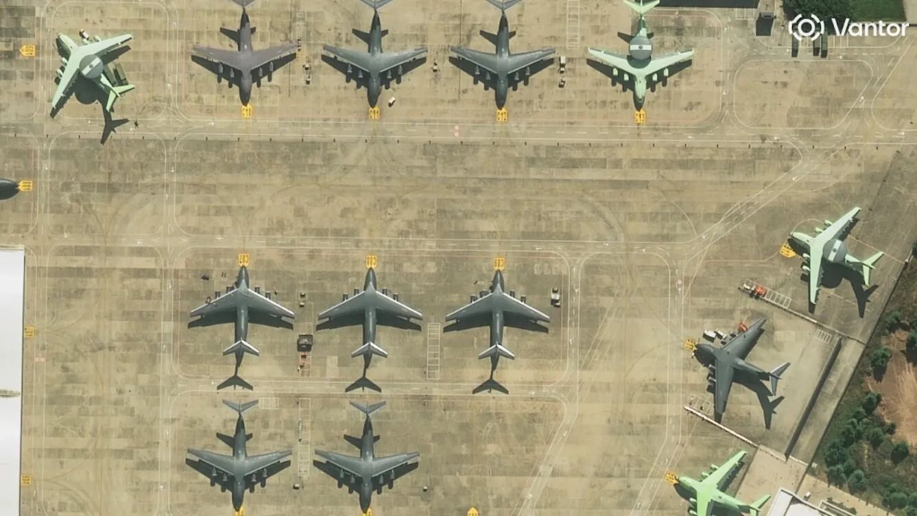 Footage Showing Three of Four KJ-3000s at the Xi’an Aircraft Company